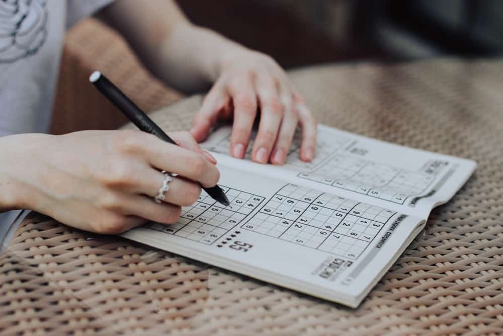 Solving sudoku, logical-based, number puzzle