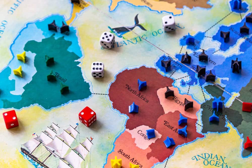 1975 Risk board game - With cards, dice, and tokens